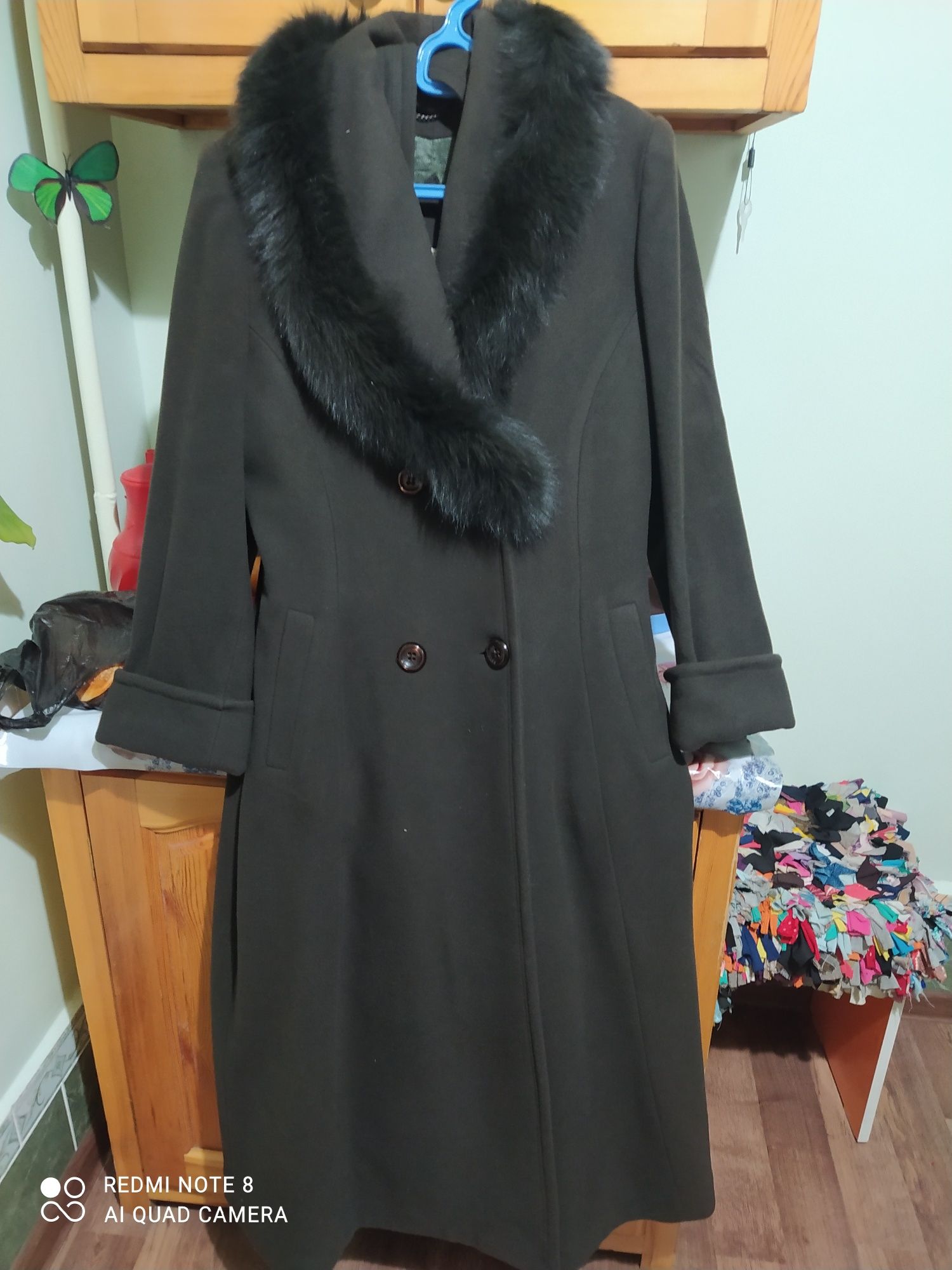 Пальто женское темно хаки цвета