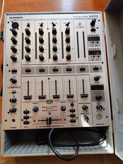 Vând set boxe Proel