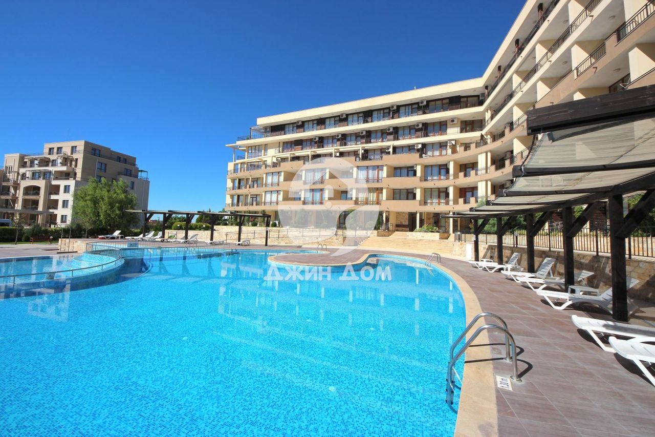 Продава се Двустаен апартамент в Свети Влас - 115 кв.м за 981 €/кв.м - Снимка #2