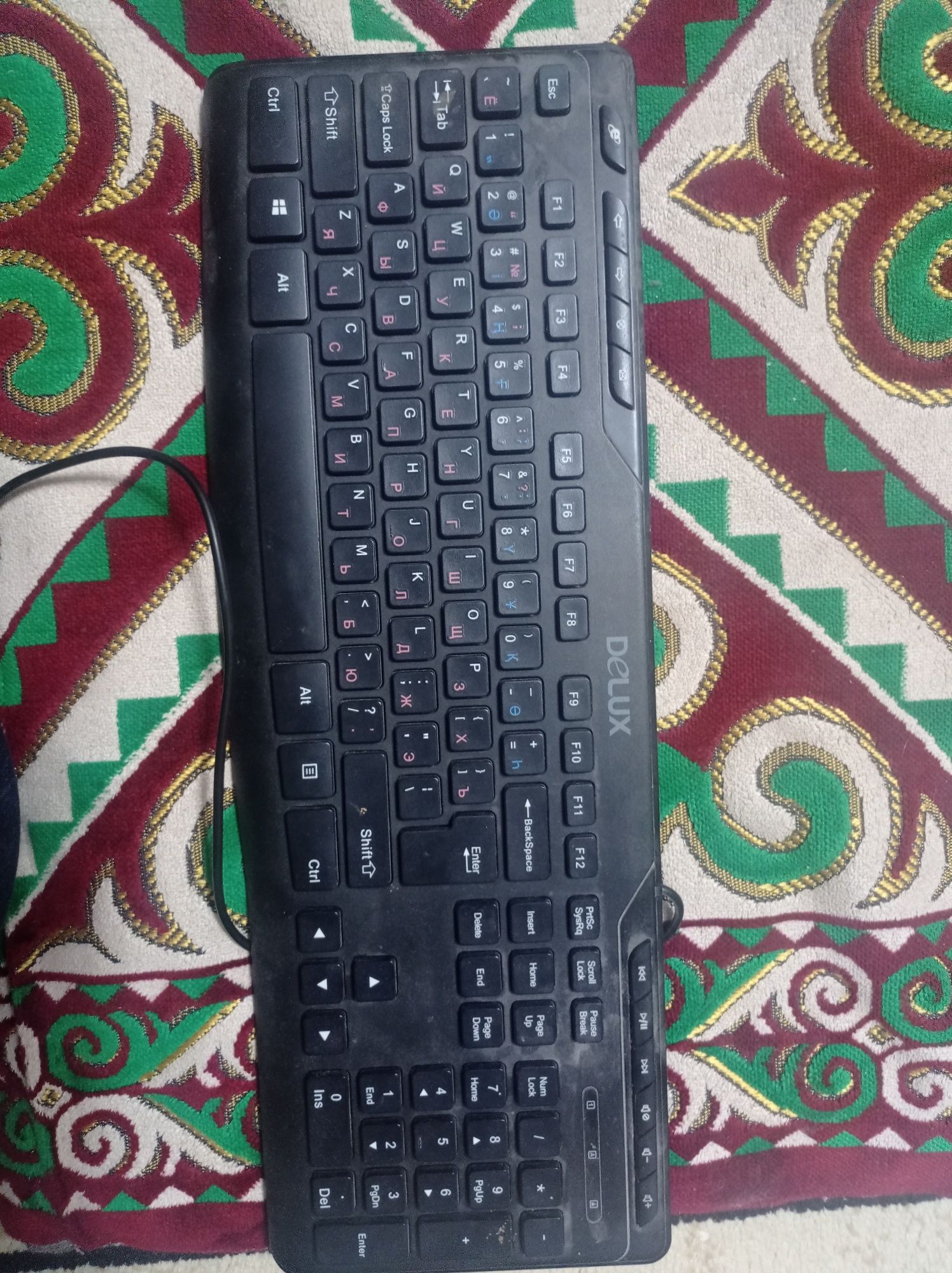 Компьютер монитор клавиатура