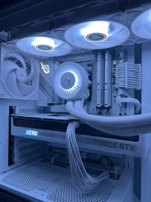 Placa video GIGABYTE GeForce RTX 5080 AERO OC SFF - Garantie PCGarage