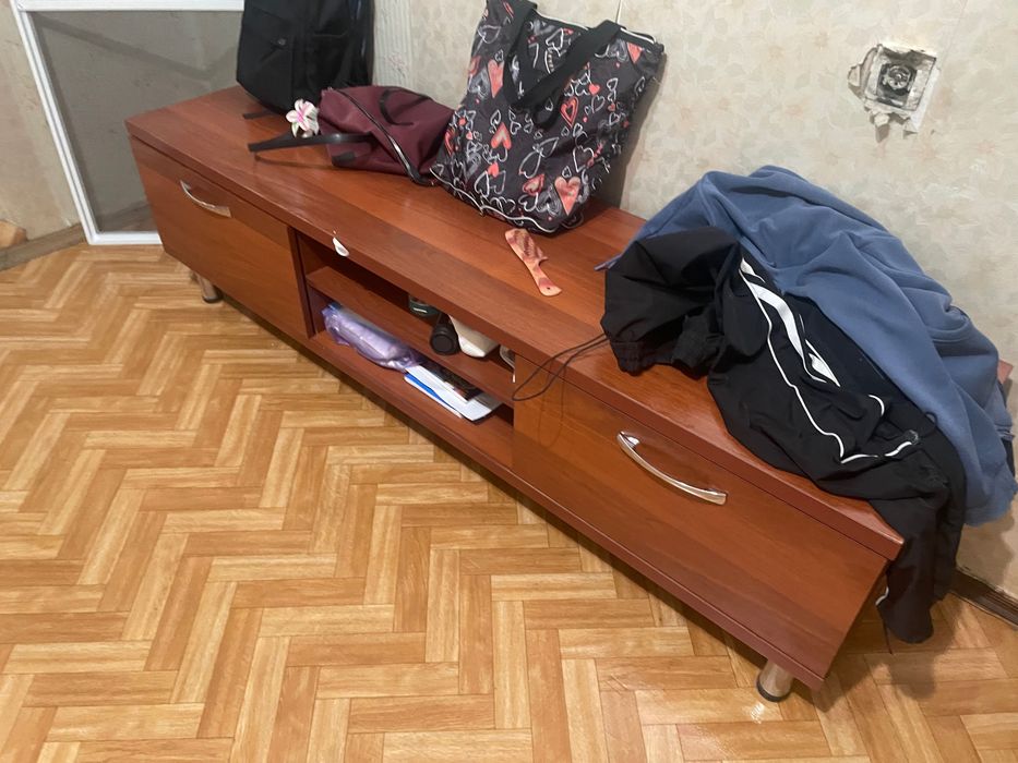 Шкаф и подставка