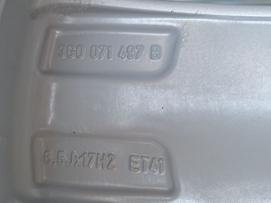 Продавам 4бр оригинални 17-ки за Фолкваген Пасат,Тигуан,Голф 5,6,7,Тур