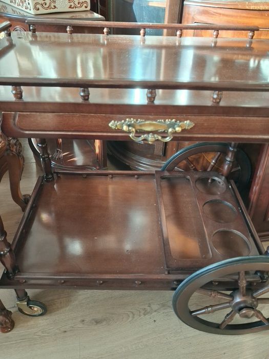 Сервизна количка