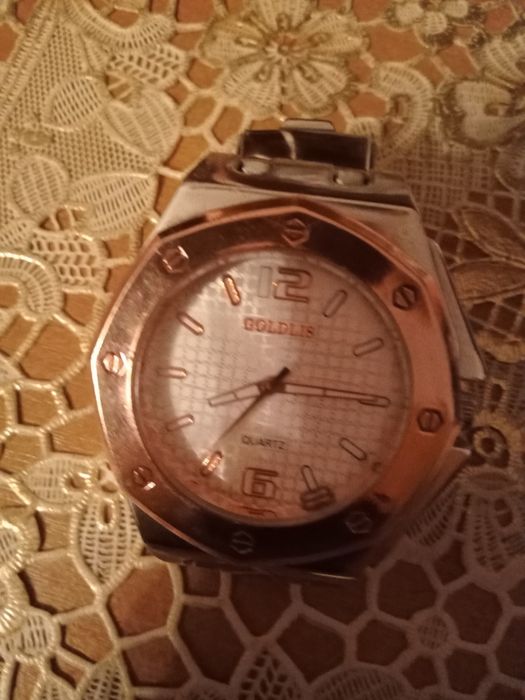 Продам часы наручные новые