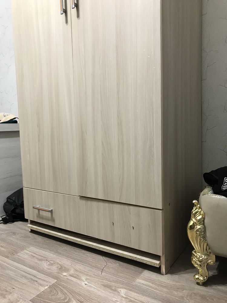 Продается шкаф для одежды.