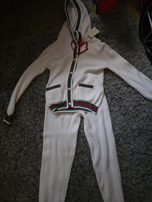 Уникален сет чисто нов G.u.c.c.i С размер