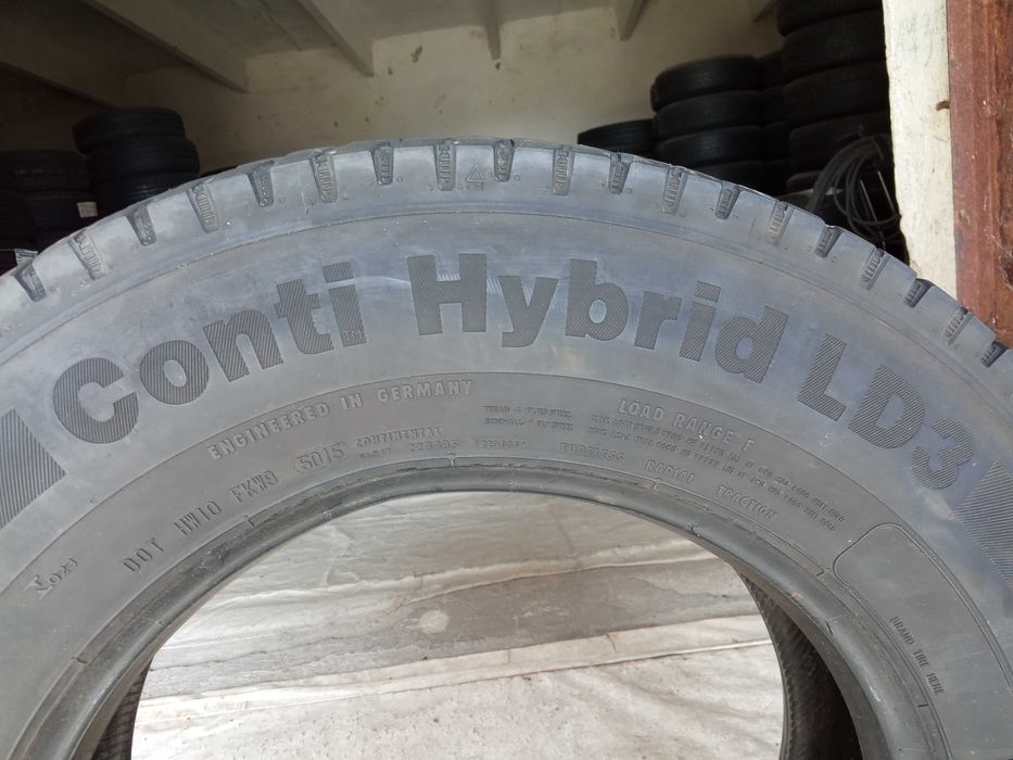 2 товарни гуми 215/75R17.5 Continental Hybrid LD3 126/124M M+S 12PR