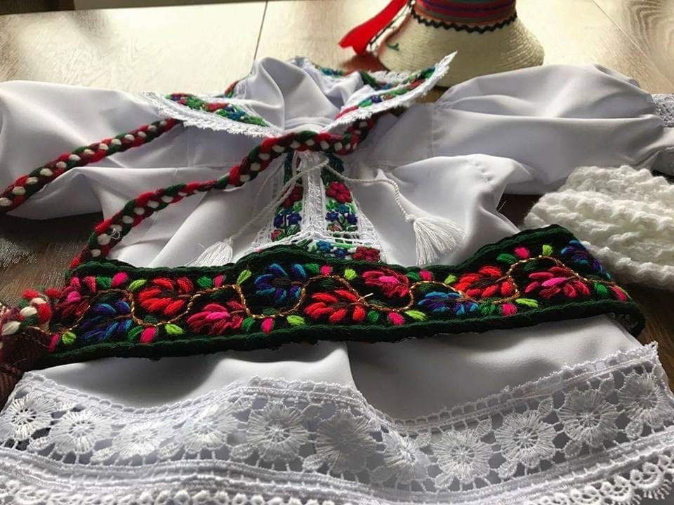 Costum popular pentru băieți de Maramureș complet