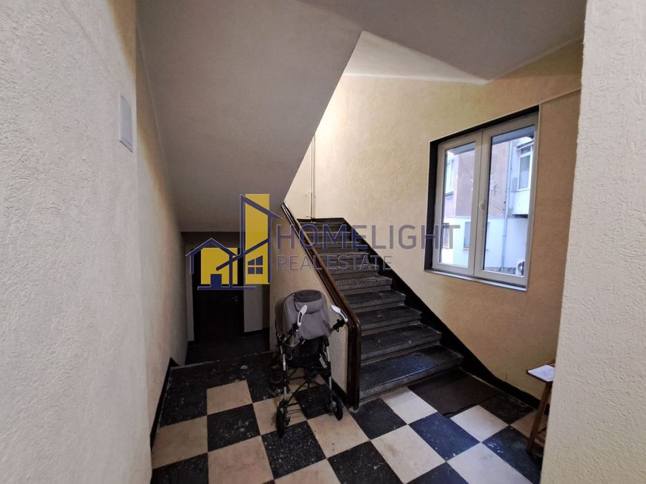 Тристаен апартамент в кв. Център