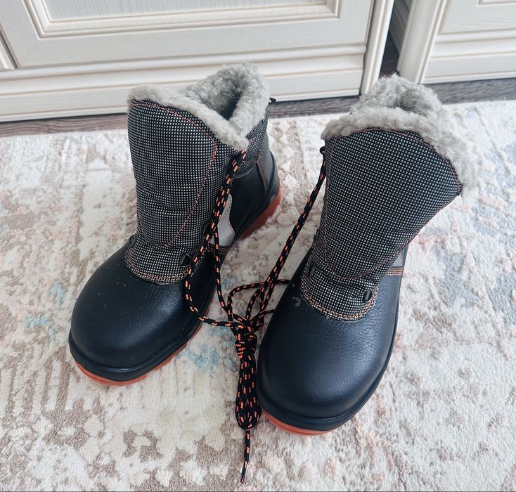 Продам зимние ботинки