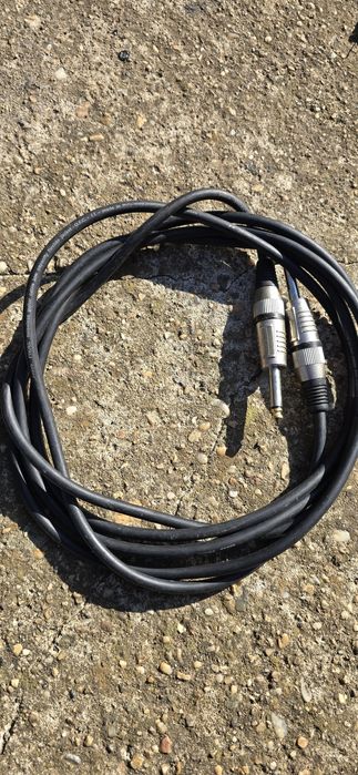 Cabluri microfon, chitara sau diferite intrumente muzicale