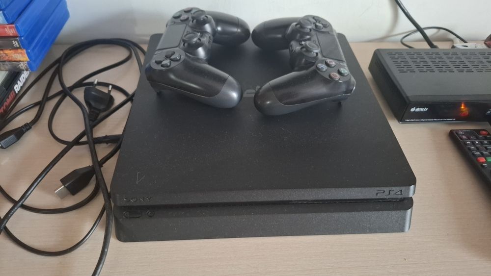 Ps 4 slim 1tb много игр