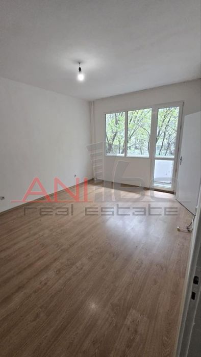 Продава се Тристаен апартамент в Варна, Базар Левски - 75 кв.м за 2694 €/кв.м - Снимка #2
