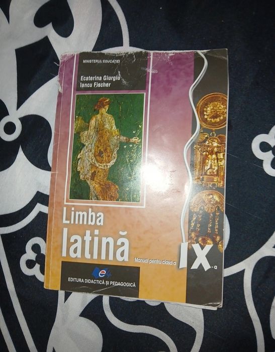 Carte de limba latină – clasa a IX-a, ediție școlară.