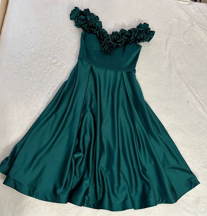 Rochie de seara . Poate fi purtata la orice eveniment.