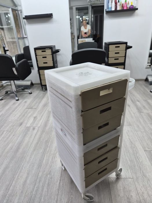 Ucenici pentru coafor (salon)