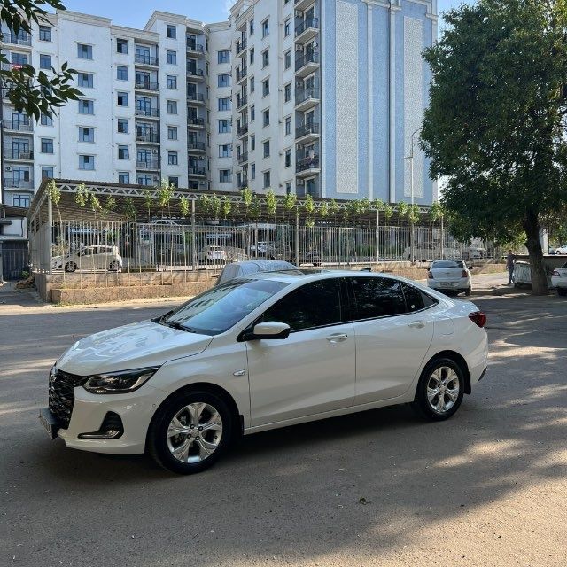 Onix premier 2 sotiladi