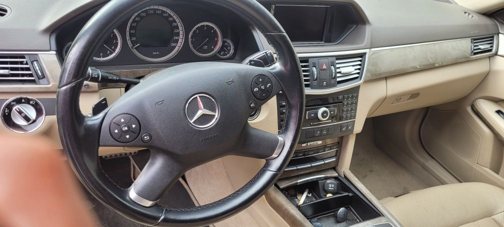Vând Mercedes e350 4matic