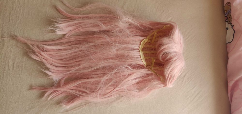 Vand peruci culoare maro si roz