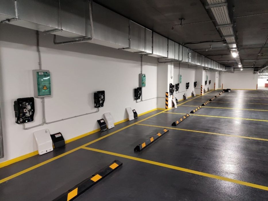 Elektromobilar uchun zaryadlash qurulmasini o‘rnatish ishlari установк