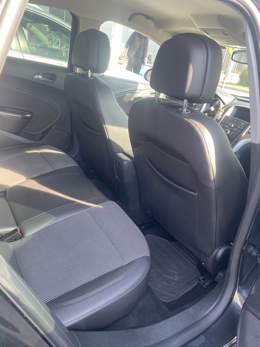 Opel Astra 2012 – 1.7 CDTI, 6 trepte, 140 CP – în stare foarte bună.