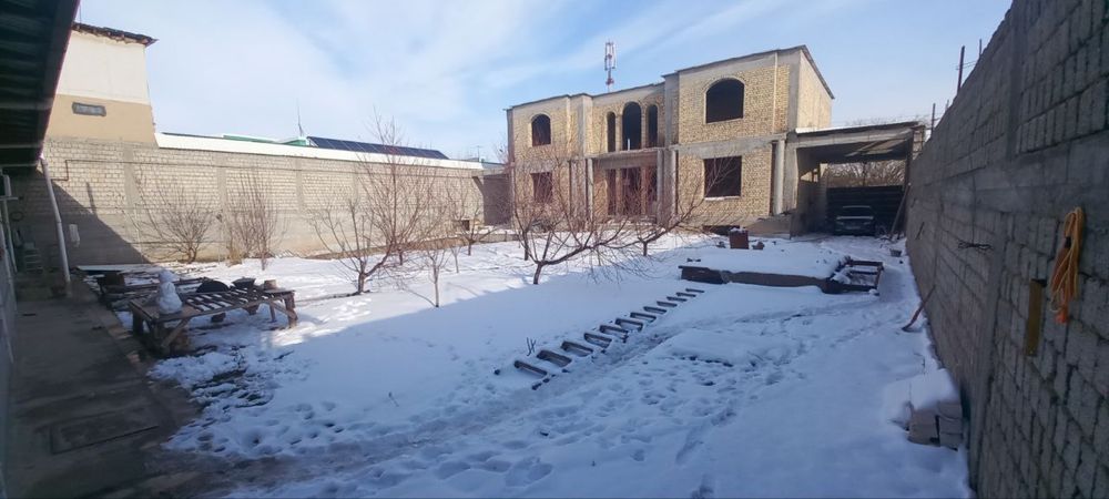 10,44 sotiq yerlik xovli sotiladi