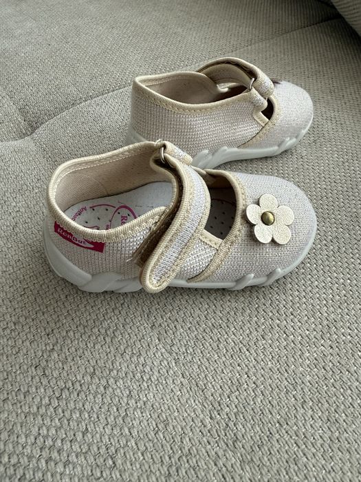 Чисто нови детски пантофи renbut размер 22