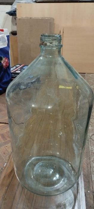Продам бутыль 20 литров