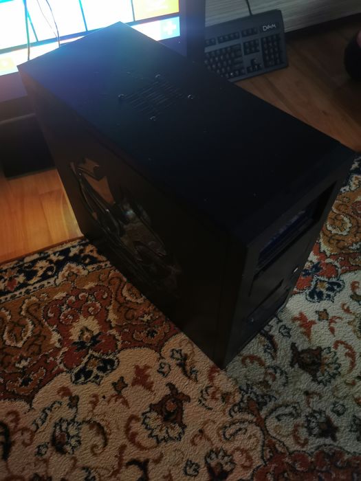 Vând 2 unități PC