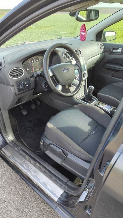 De vanzare ford focus 1.6 benzina