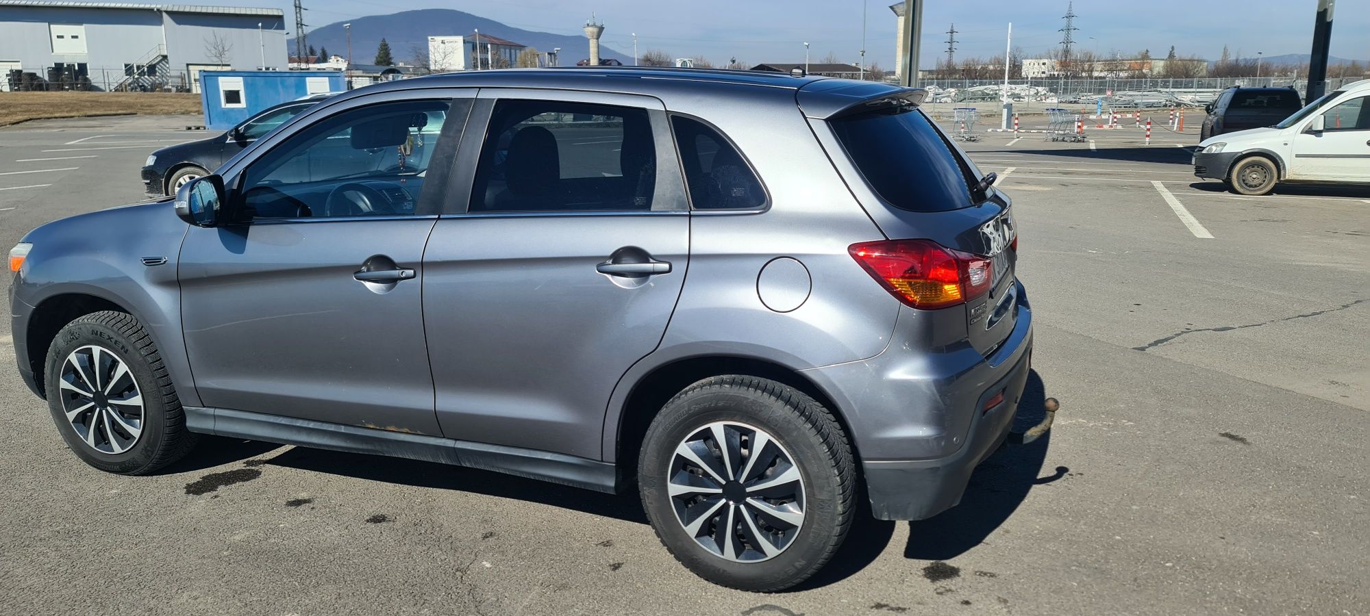 vând mitsubishi asx