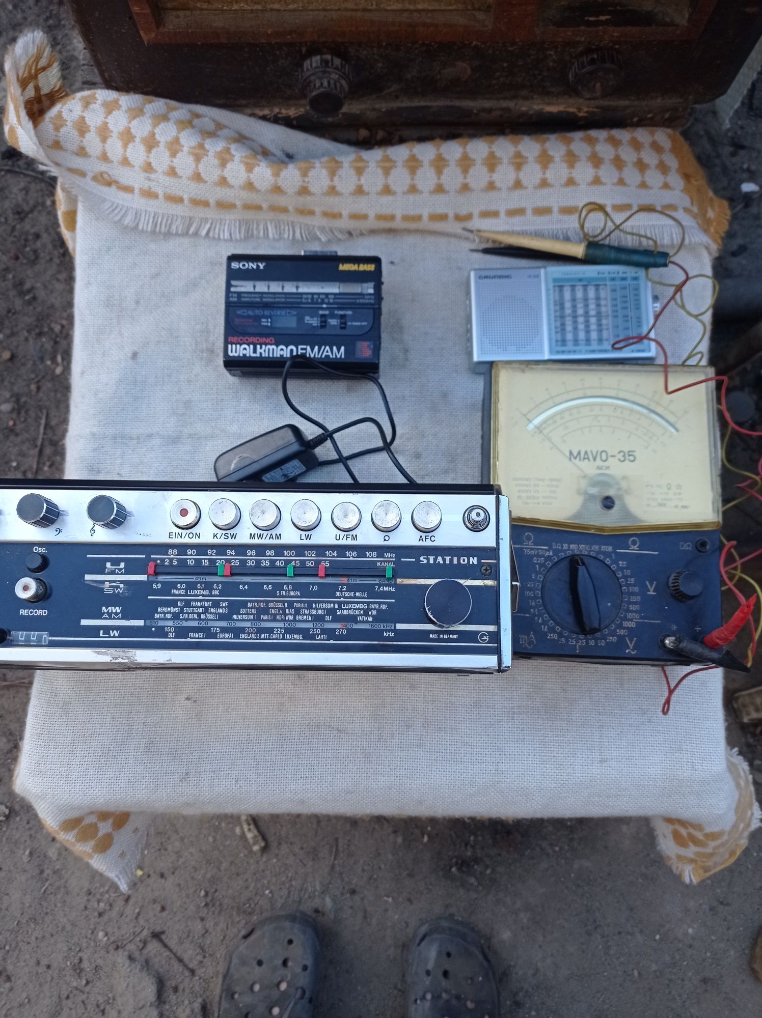 Radio vechi grundig mav35 . walkman Sony
