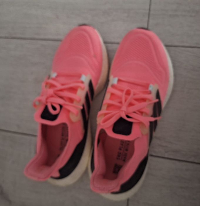 Adidasi ultraboost Parley pink marime 38