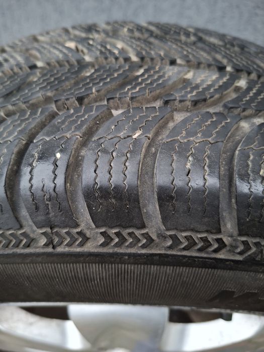 Cauciucuri iarna 185/65/15 cu janta de aluminiu Ford