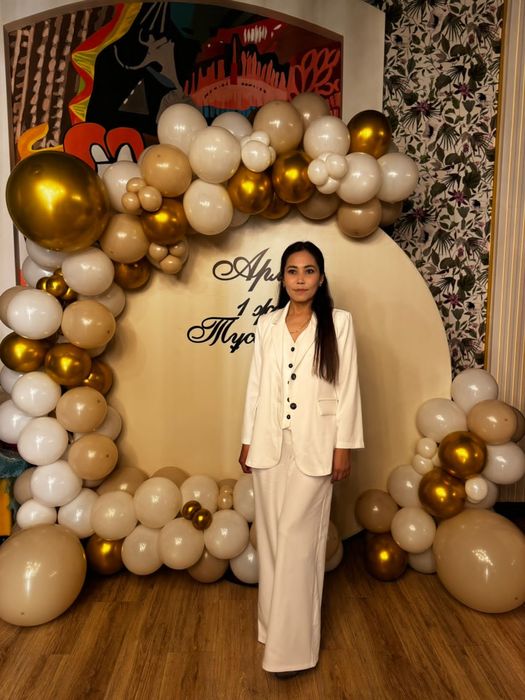 Костюм продам белый