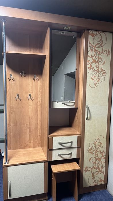 Продам Шкаф со стульом