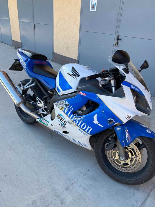 Продавам пистов мотор Honda Cbr 600 F4I Sport