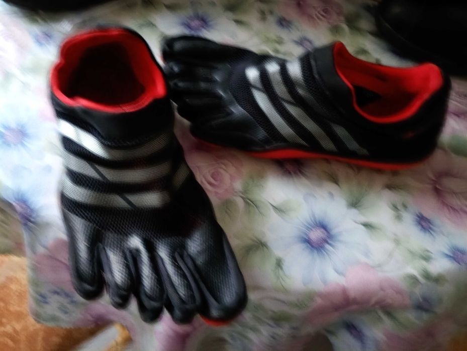 Adidas adipure маратонки с пръсти тип горила!