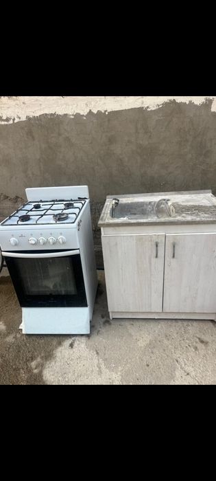 Газовая плита и мойка для посуды