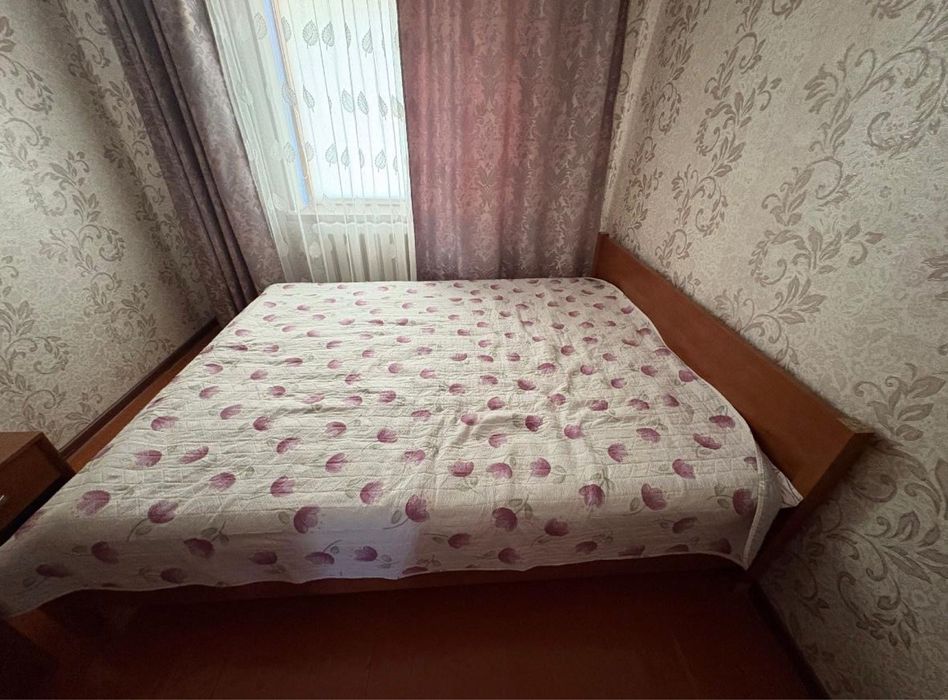 Спальная кровать б/у