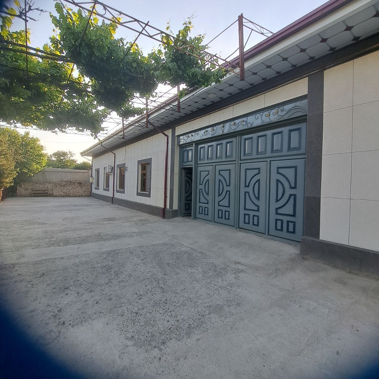 Xovli sotiladi eski shahar