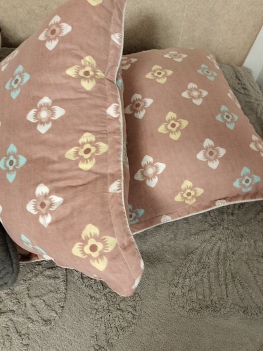 Продам подушки 70х70