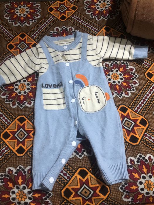 Продаються костюмчики