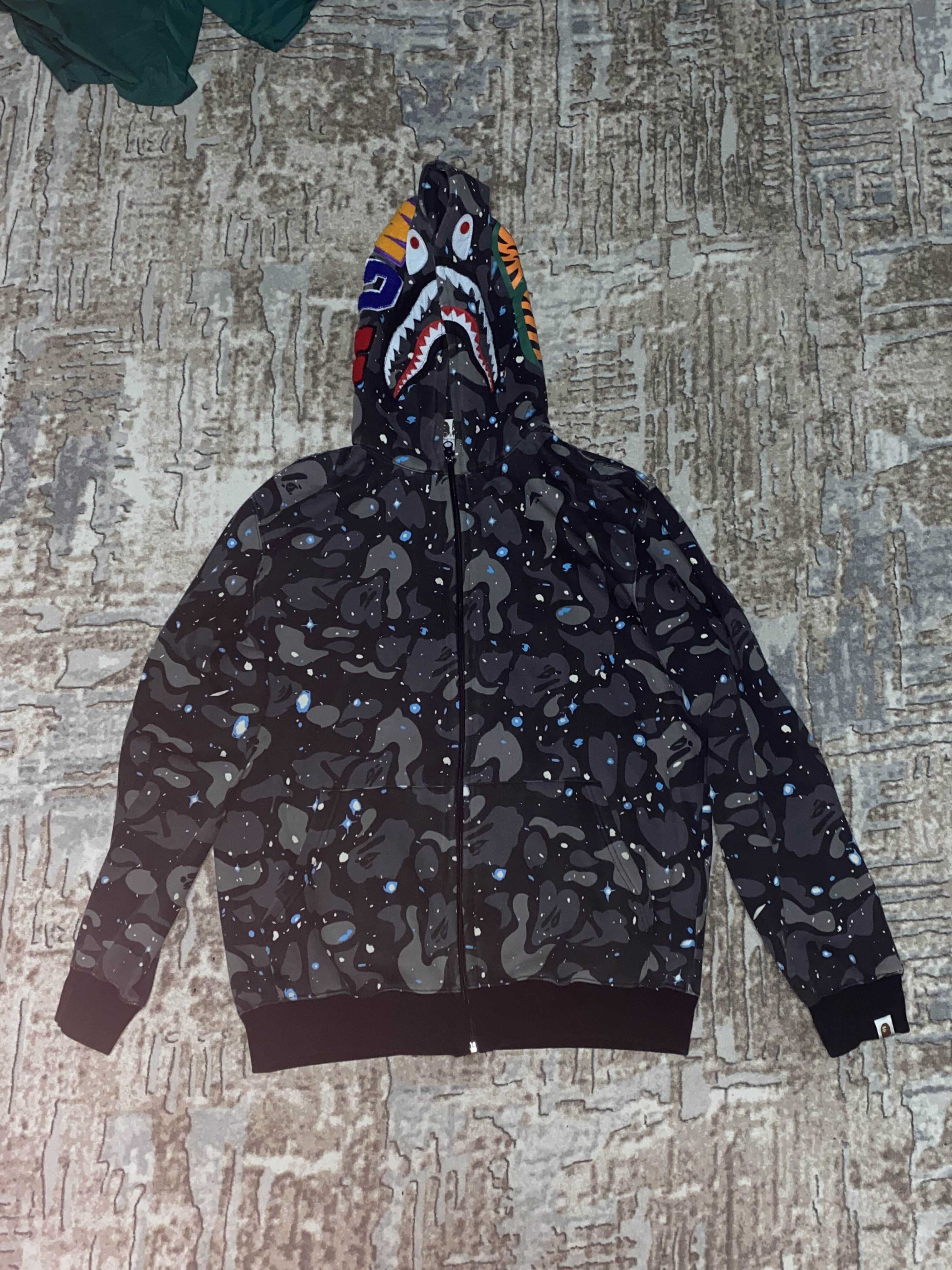 Продавам мъжки Bape суичър, размер Л
