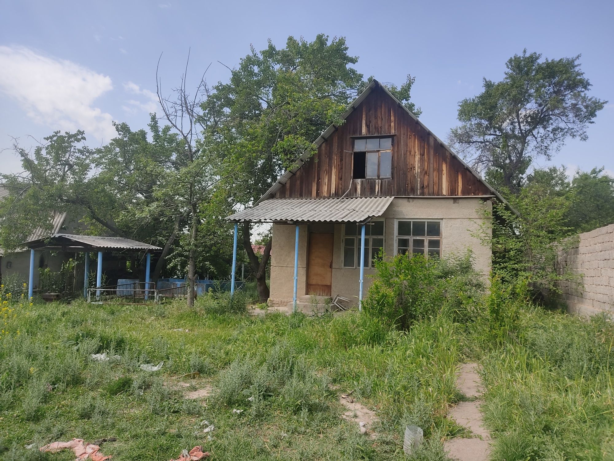 Продается дача в пос.Навбахор, Паркенским районе
