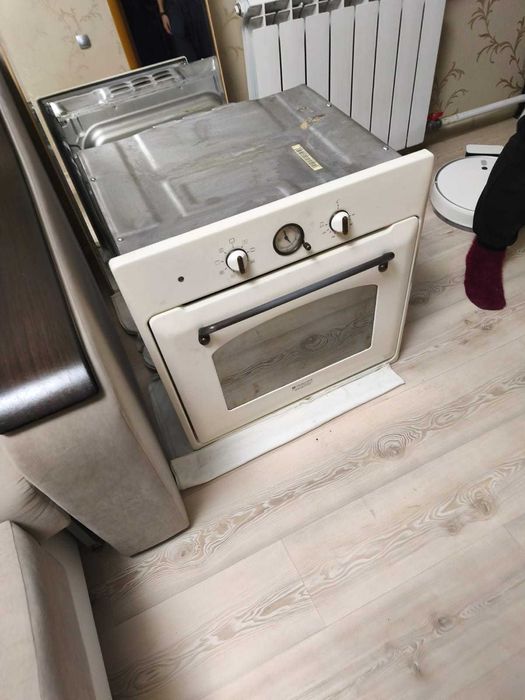 продам духовой шкаф ariston