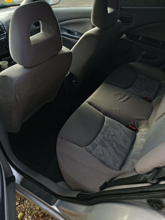 Nissan almera n16 hashback