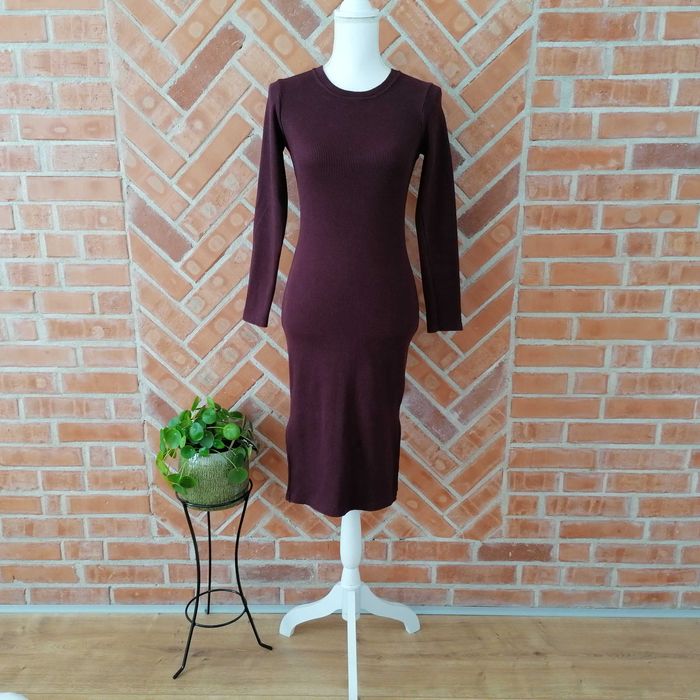 Rochie burgundy tricot - midi cu decupaj lateral