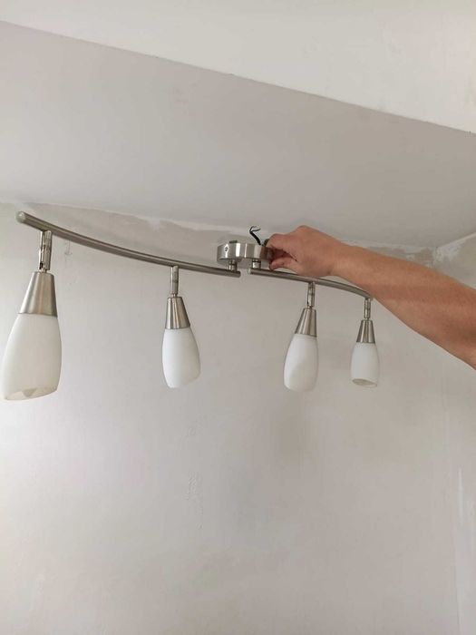 Продам потолочные люстры.